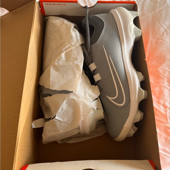 NEW softball cleats! - Picture 2 of 4